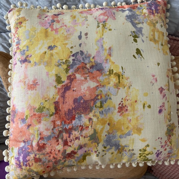 Pom Pom Pillow - Picture 1 of 1